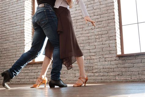 What to Wear to a Ballroom Dance Class: A Symphony of Style and Comfort